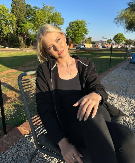 Juliet Small porn model photos