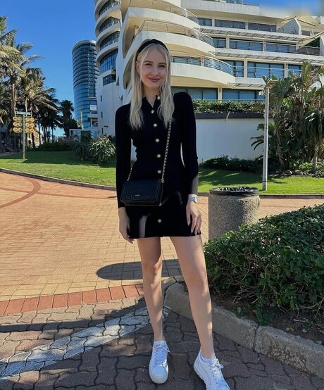 Juliet Small hot pornstar picture