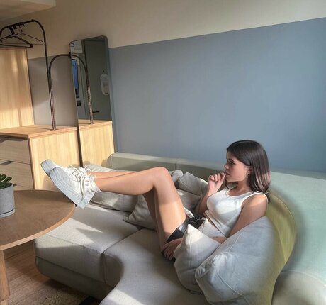 Molly Gallagher hd actress img