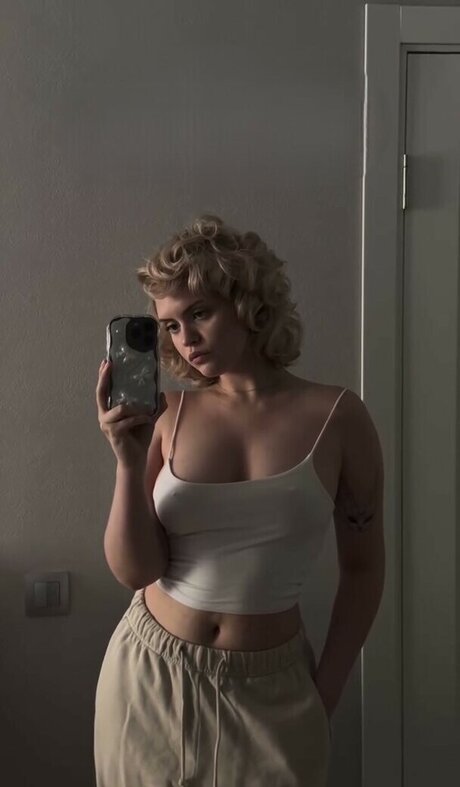 Yana Martin pretty actress image