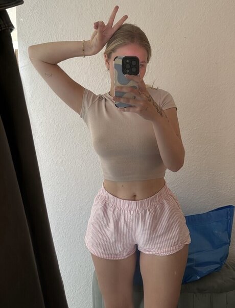 waitress onlyfans beautiful photo