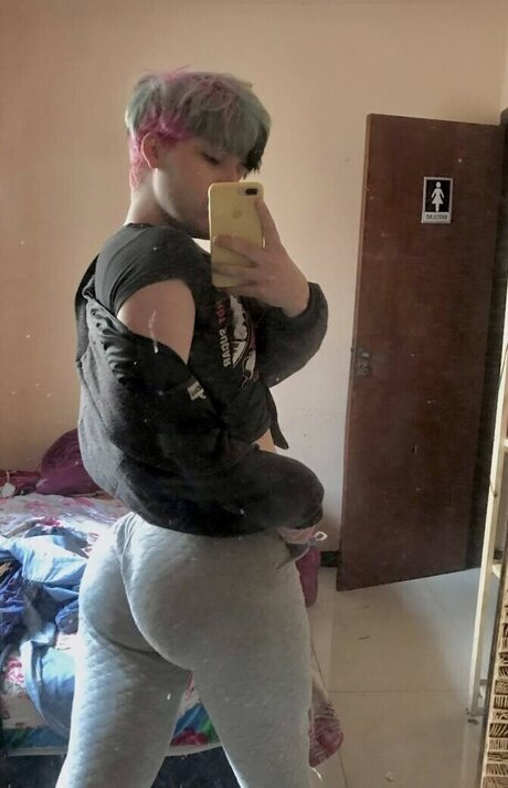 female popular onlyfans pretty photos