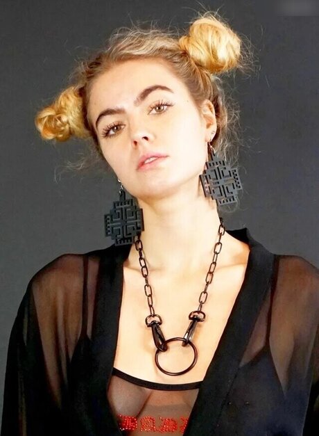 Nadine Bergmann nice actress images