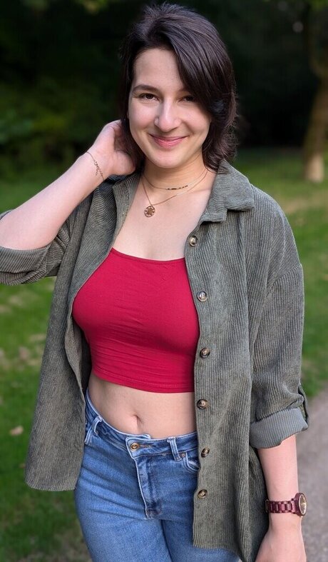 Haselnuuuss sexy actress image