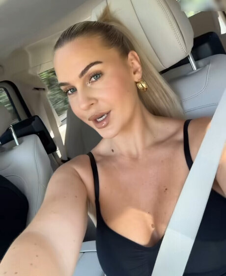 squirting onlyfans beautiful porn pic