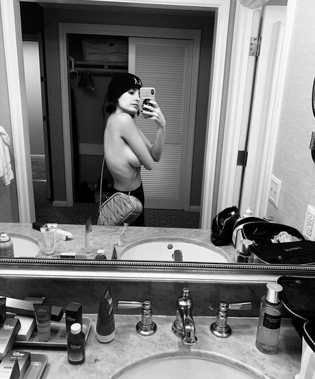 Amanda De Godoi erotic model photos