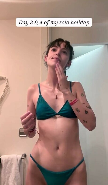 Holly Laing model nude gallery