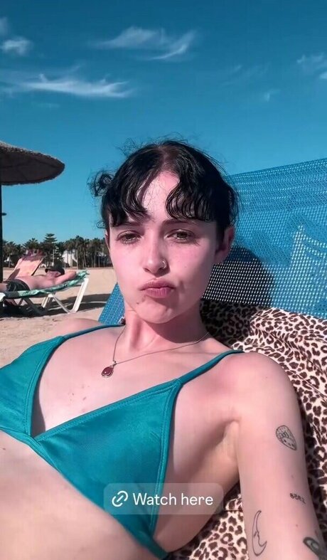 Holly Laing xxx pornstar photo