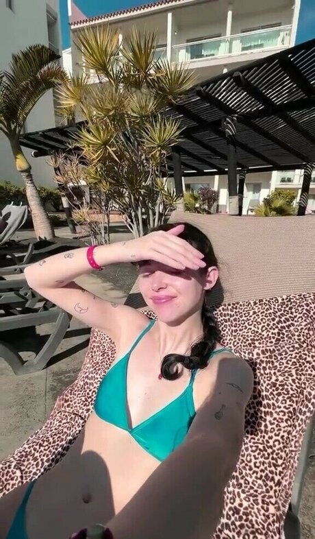 Holly Laing model erotic photos