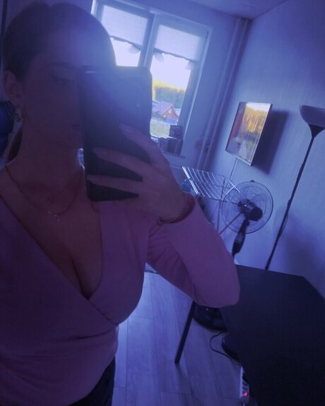 mirror selfie onlyfans free sexy picture