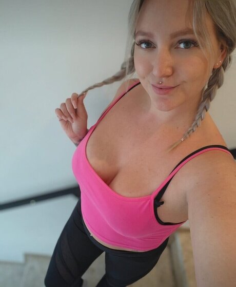 Milas Dream hot pornstar images