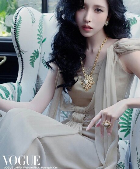 Mina Myoi sexy actress pic