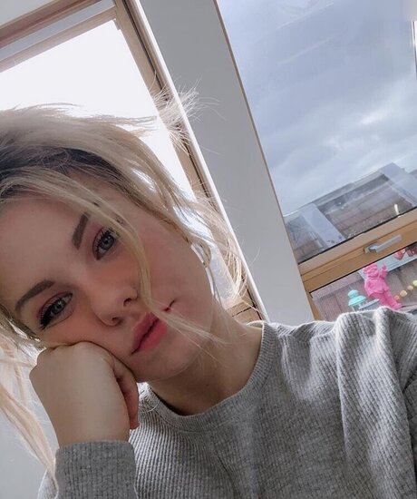 KellyMissesvlog star high quality pictures