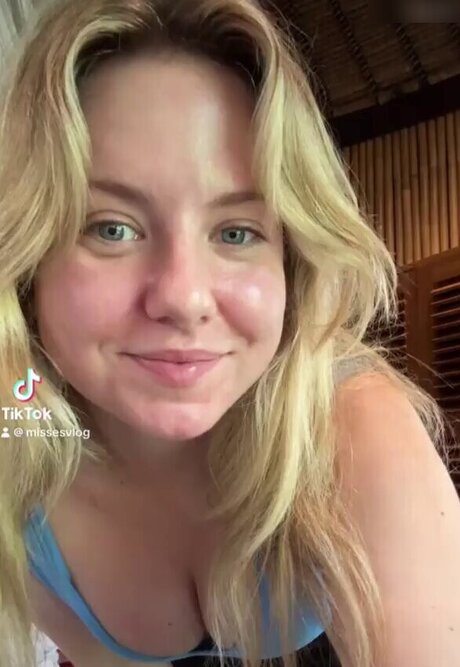 KellyMissesvlog high quality actress photos