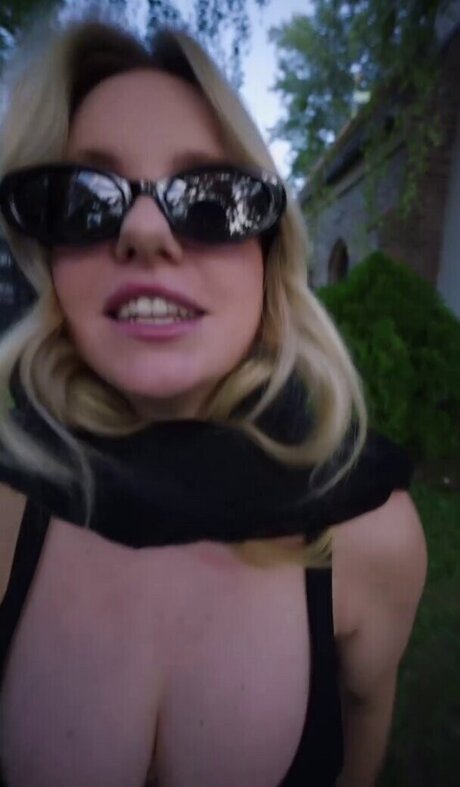 KellyMissesvlog free actress gallery