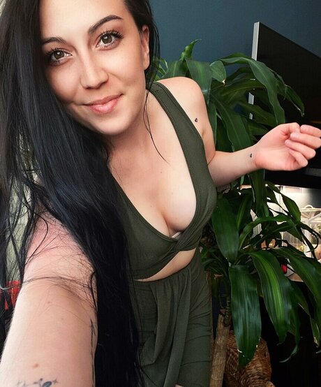 rainingbliss model nude photo