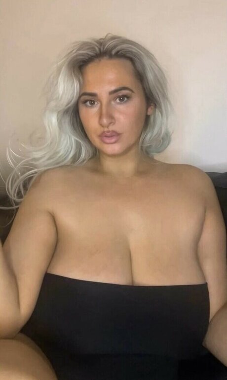 Chelsea Ann beautiful actress img