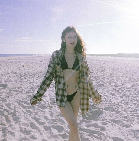 Emilykr0pp naked star pictures