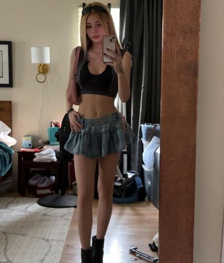 Emilykr0pp nice actress pictures