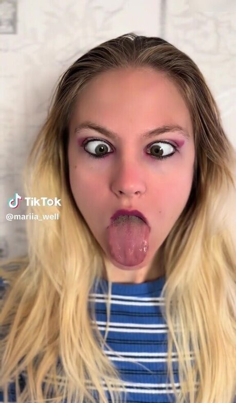 Mariia Well sexy actress pics