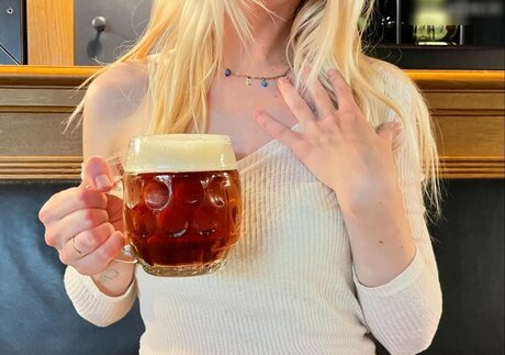 Mariia Well model hd image