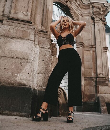 Jana Riva pornstar pretty images