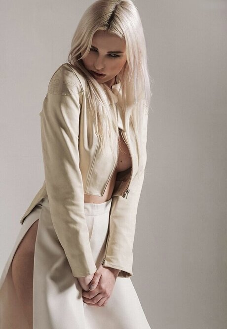 Jana Riva pretty model archive