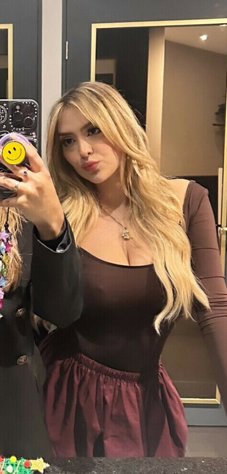 AriGameplays pornstar free images