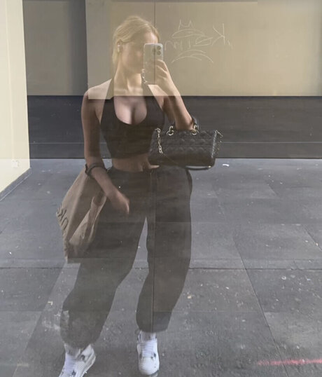 Snipsska star nude pictures