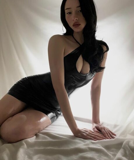 babyv1llain naked model pic