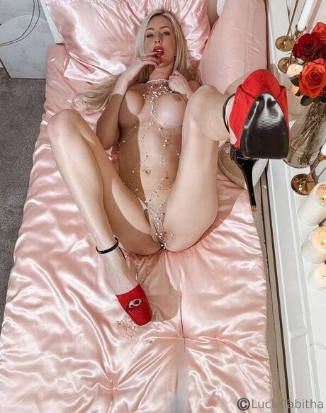 Lucie Tabitha pornstar top pic