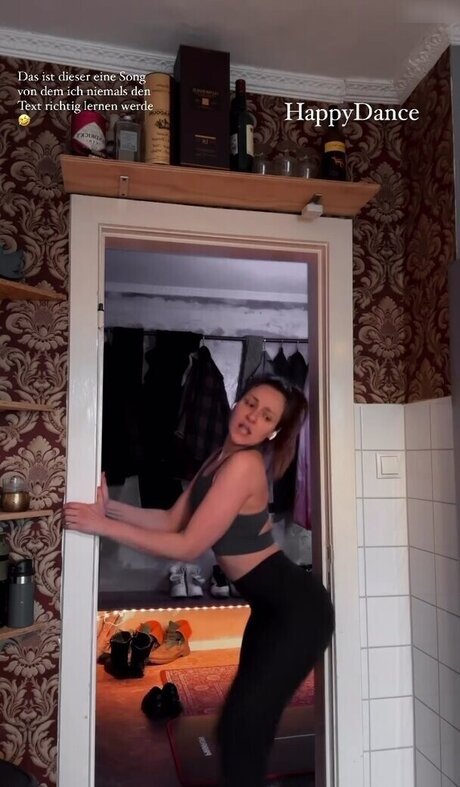 Regina Hixt porn model archive