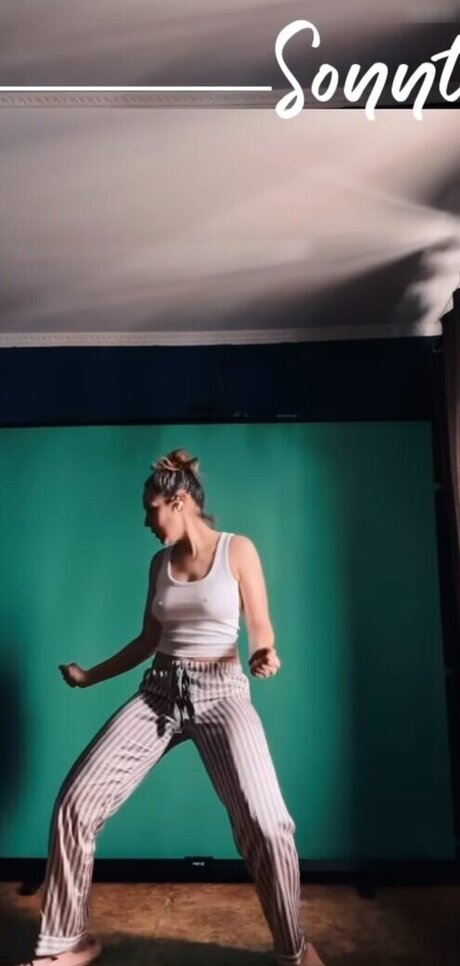 lesbian kissing onlyfans hot photos