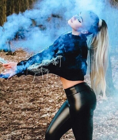 Regina Hixt model exclusive image