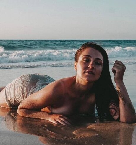 Regina Hixt model nude pictures