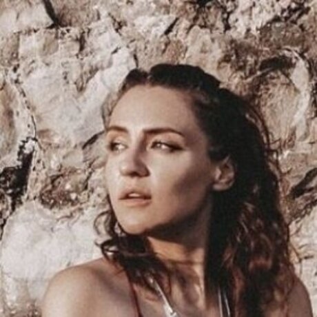 Regina Hixt star top image