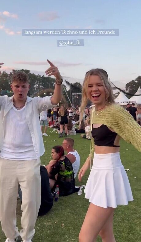 Lea Peach xxx model photo