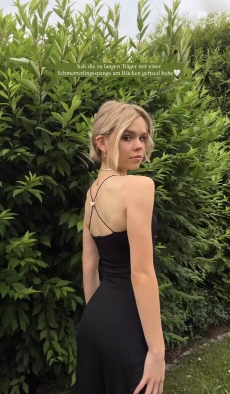 Lea Peach star art archive