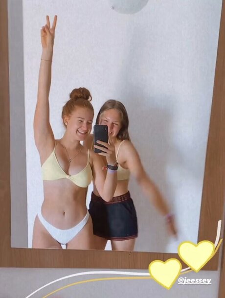 __samjio naked model pic