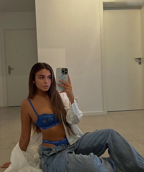 Jasmin Azizam model high quality img