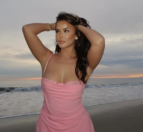 Jasmin Azizam star pics