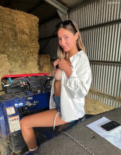 Grace Wood pornstar adult images