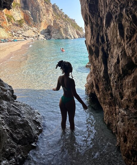 Chevelly perfect actress images