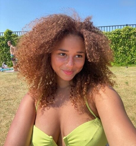 Chevelly pornstar sex image