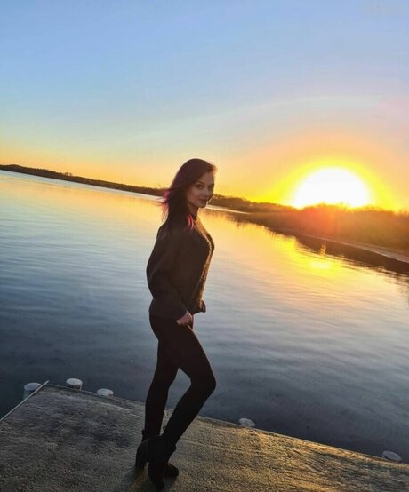 Wer ist sie_ nude star photo