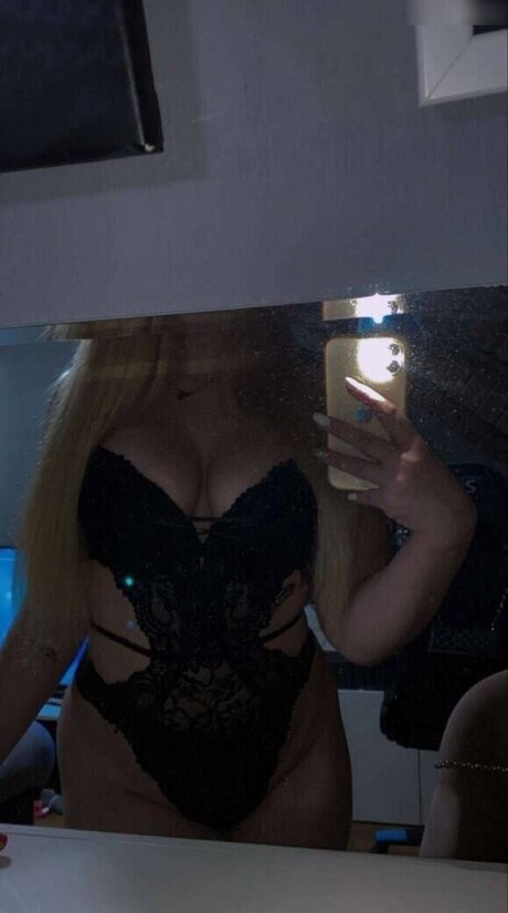 Wer ist sie_ Photo Gallery