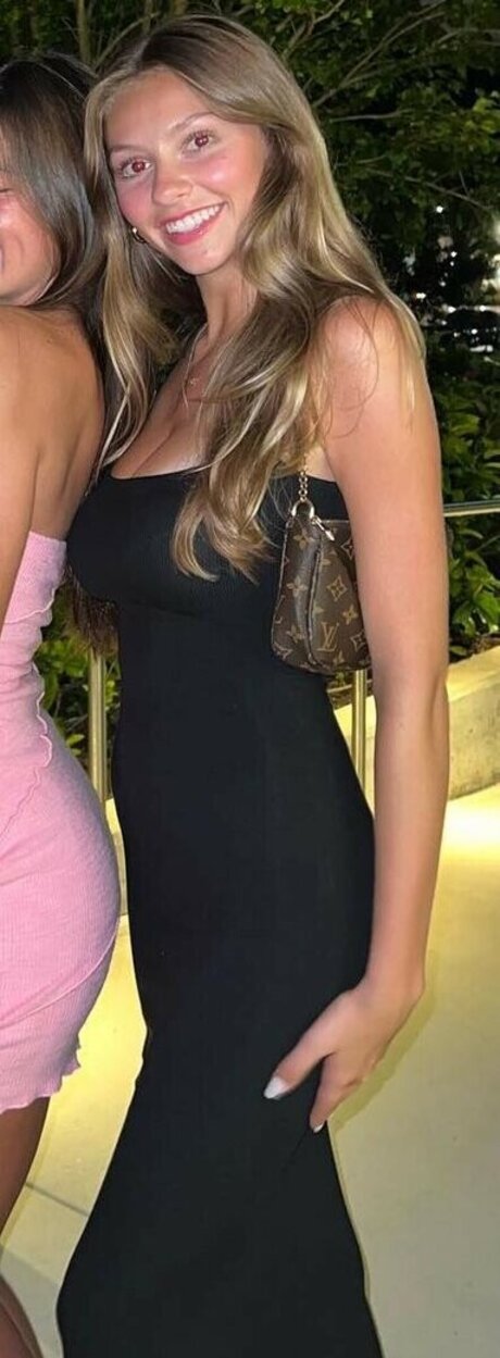 Mia Steele art star pictures