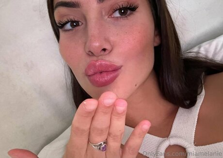 MiaMelanie pornstar erotic pics