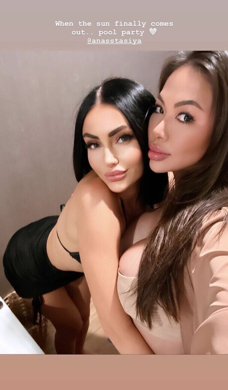 big tits brunette onlyfans pretty pics