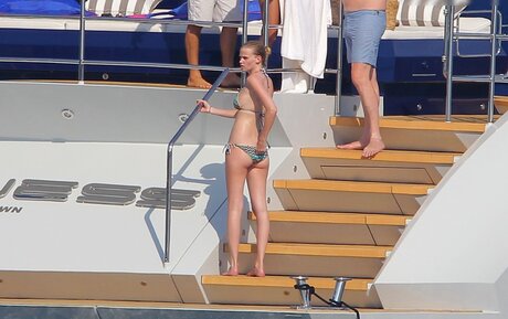 Lara Stone best actress img